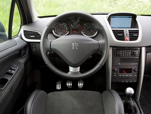 Remplacer un autoradio 206